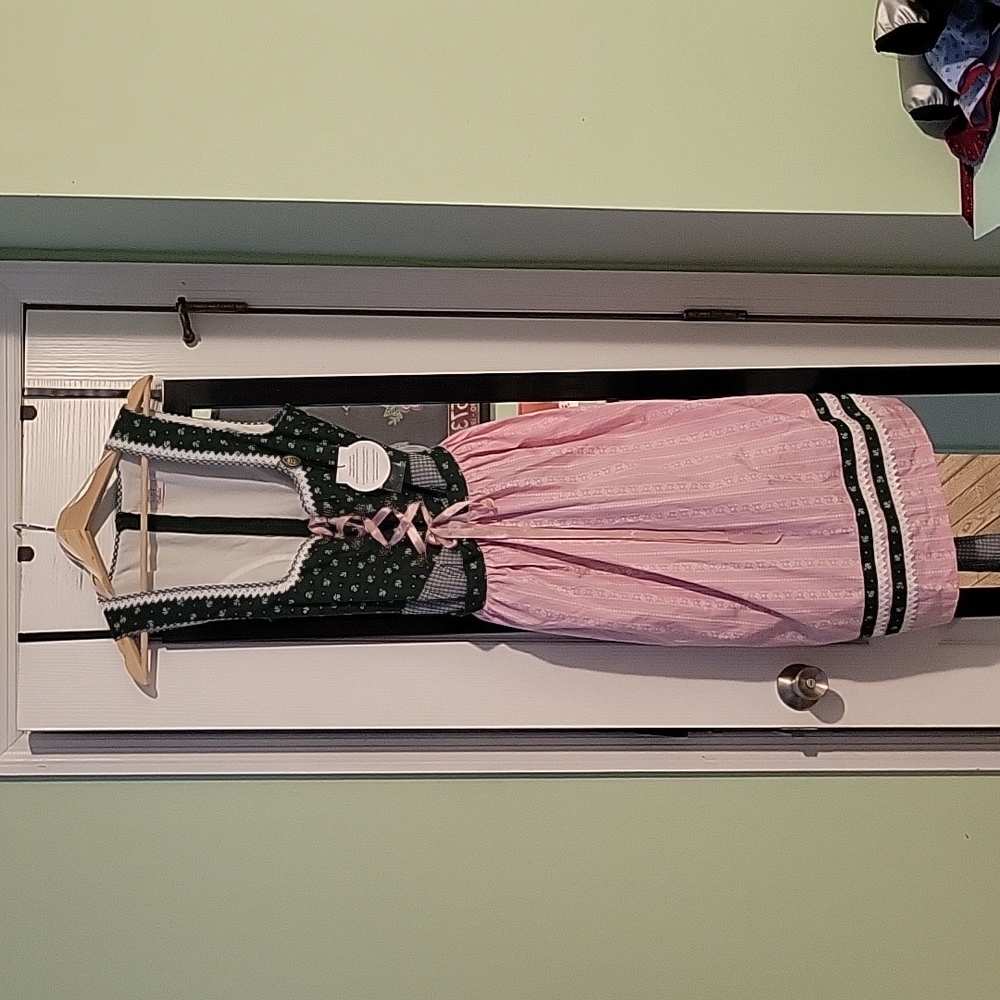 NWWT Authentic German dirndl Oktoberfest dress with apron Naber pink gre…